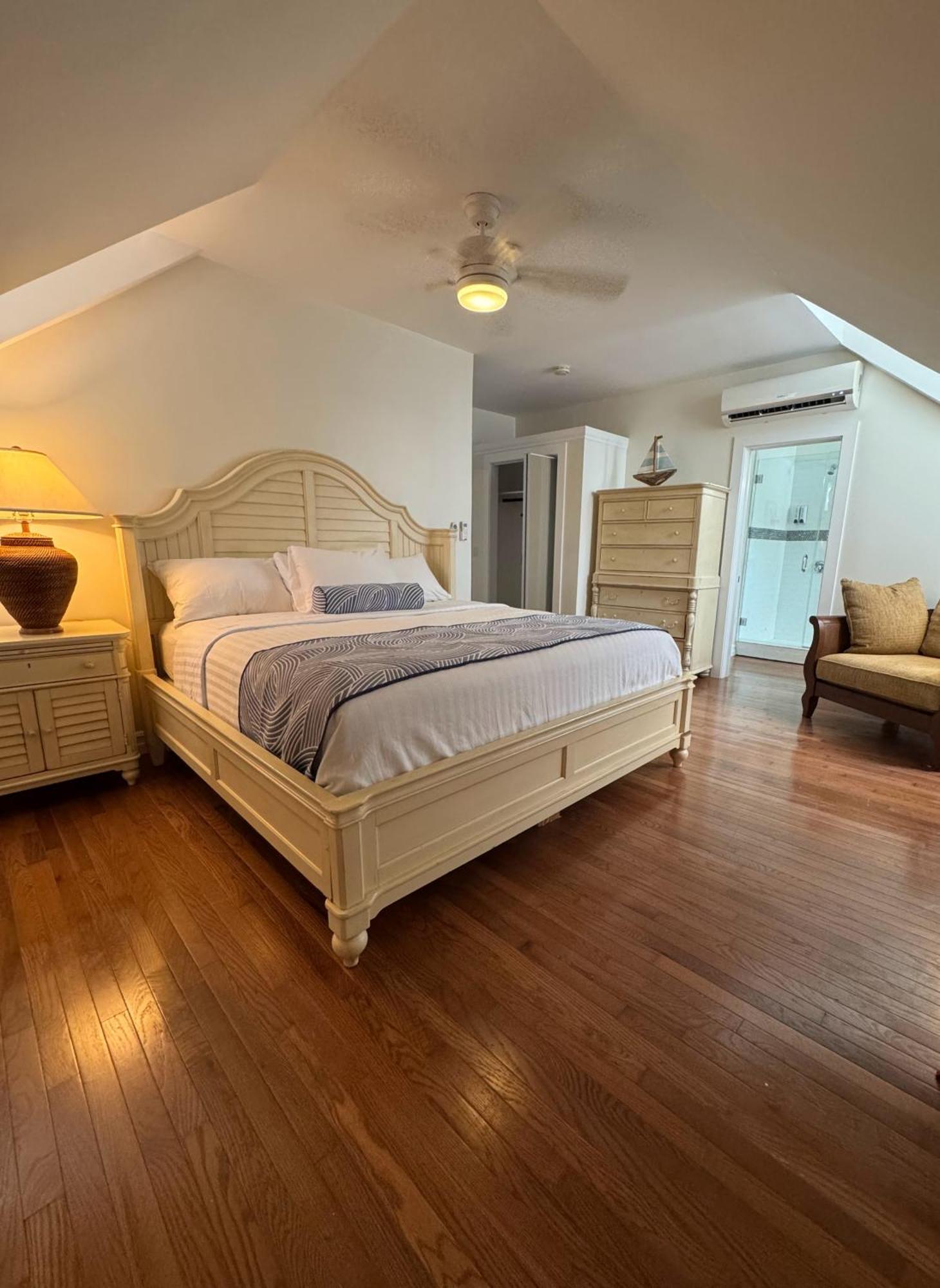 Grand Turk Inn Екстериор снимка